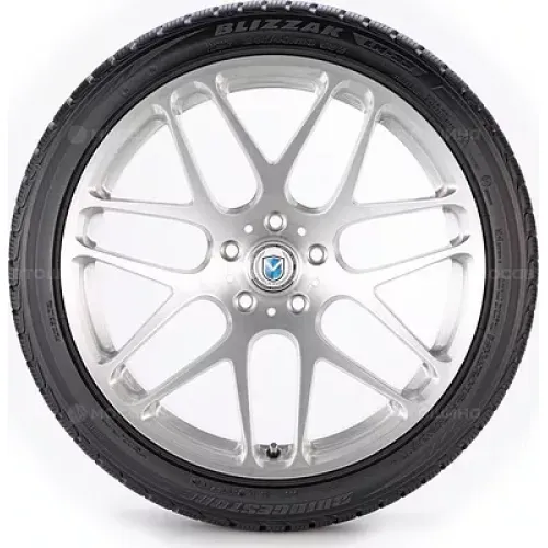 Bridgestone Blizzak LM32 245/40 R17 95V XL